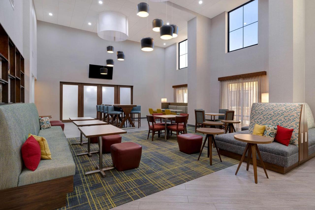 Hampton Inn & Suites 마리나 외부 사진