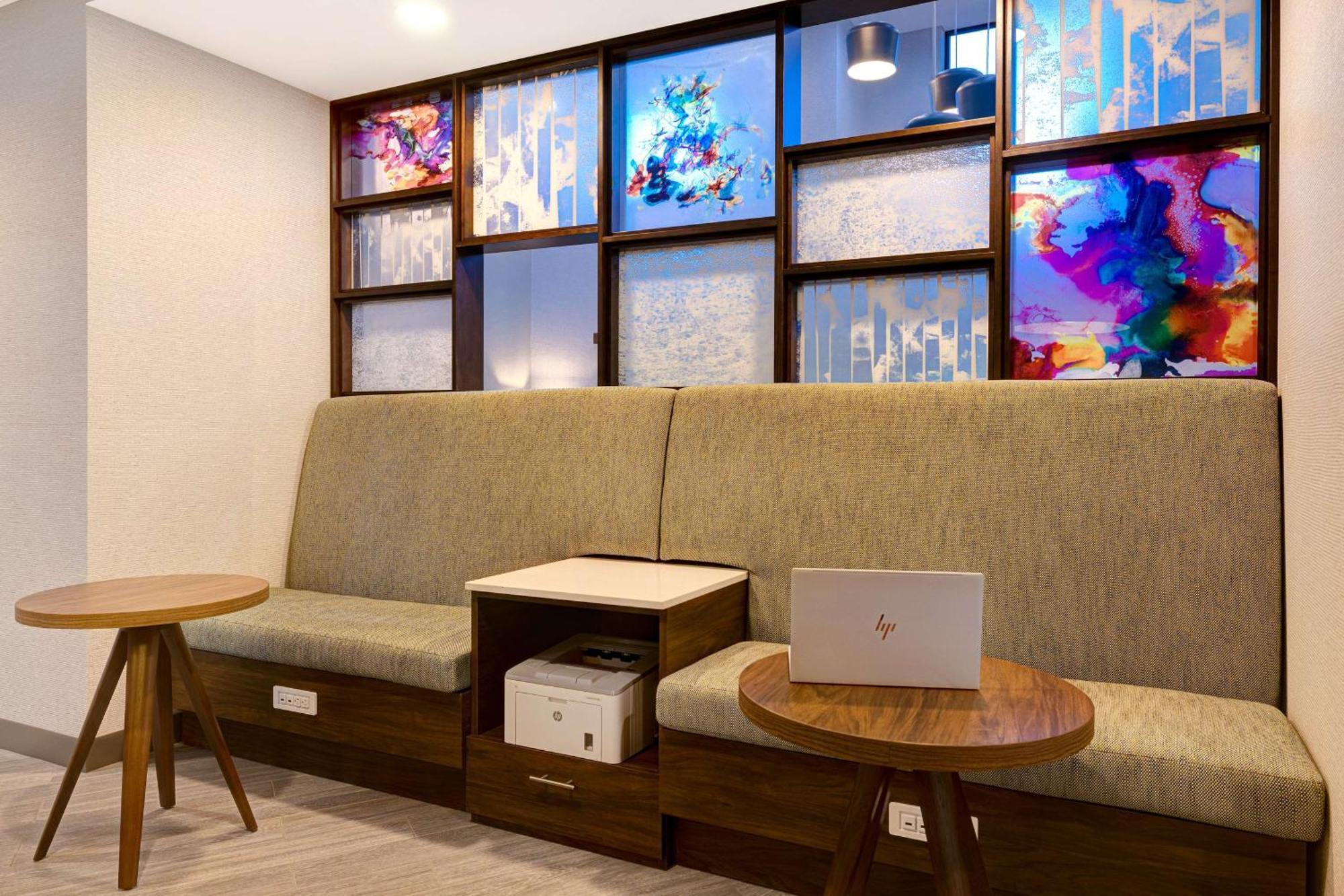 Hampton Inn & Suites 마리나 외부 사진