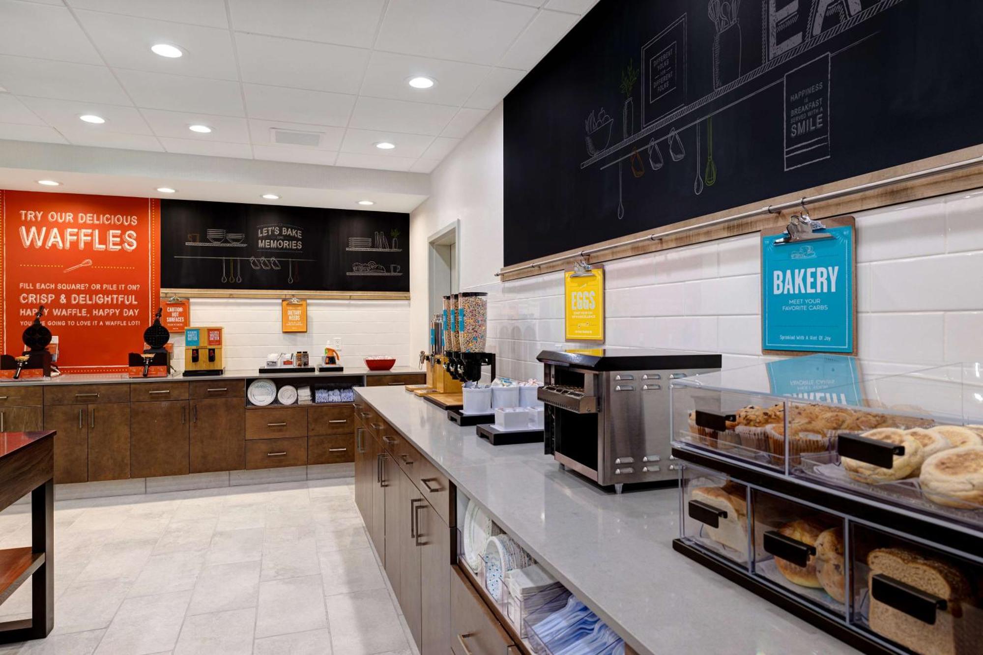 Hampton Inn & Suites 마리나 외부 사진