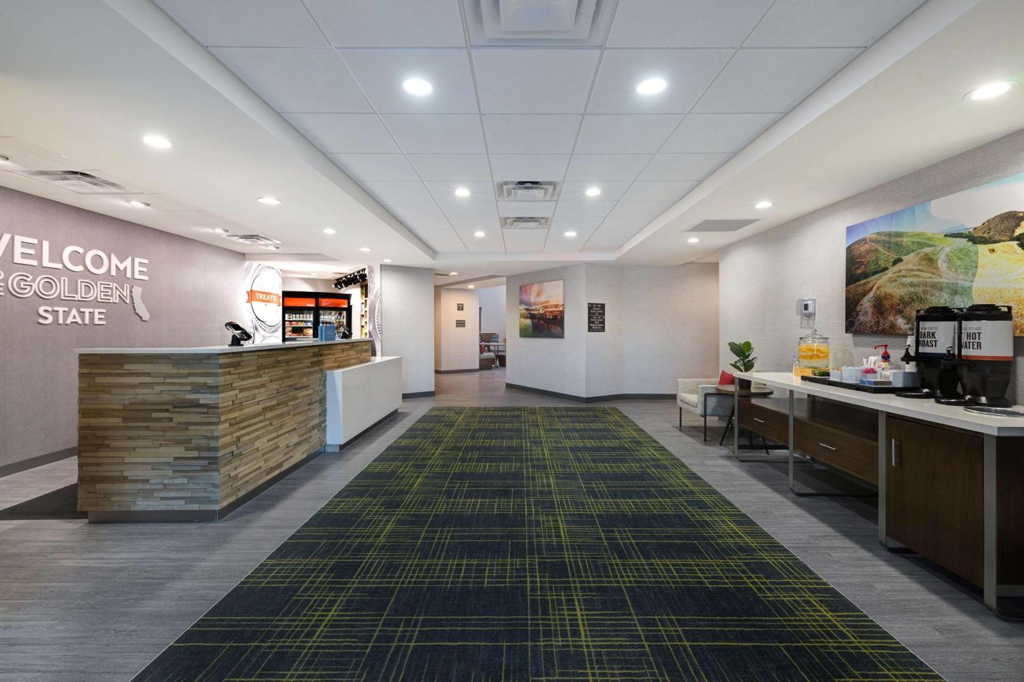 Hampton Inn & Suites 마리나 외부 사진
