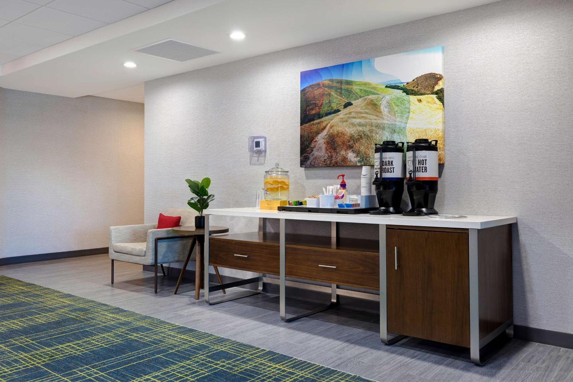 Hampton Inn & Suites 마리나 외부 사진